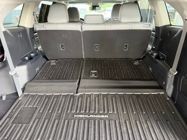 Used 2023 Toyota Highlander XLE FWD image 26