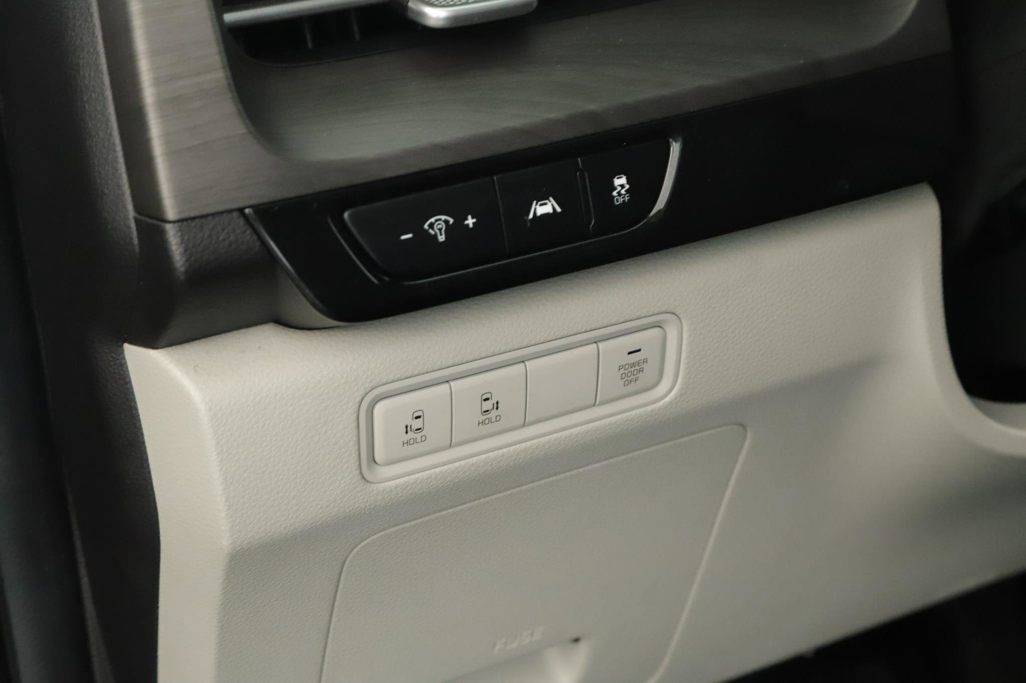 Used 2023 Kia Carnival EX FWD image 8