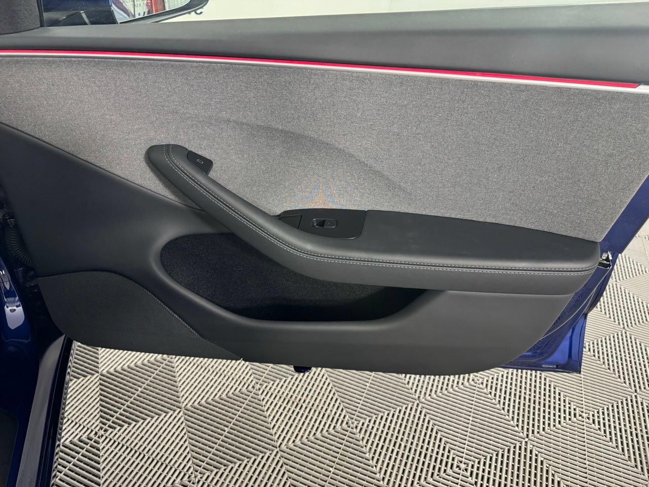 Used 2024 Tesla Model 3 Standard Range RWD image 37
