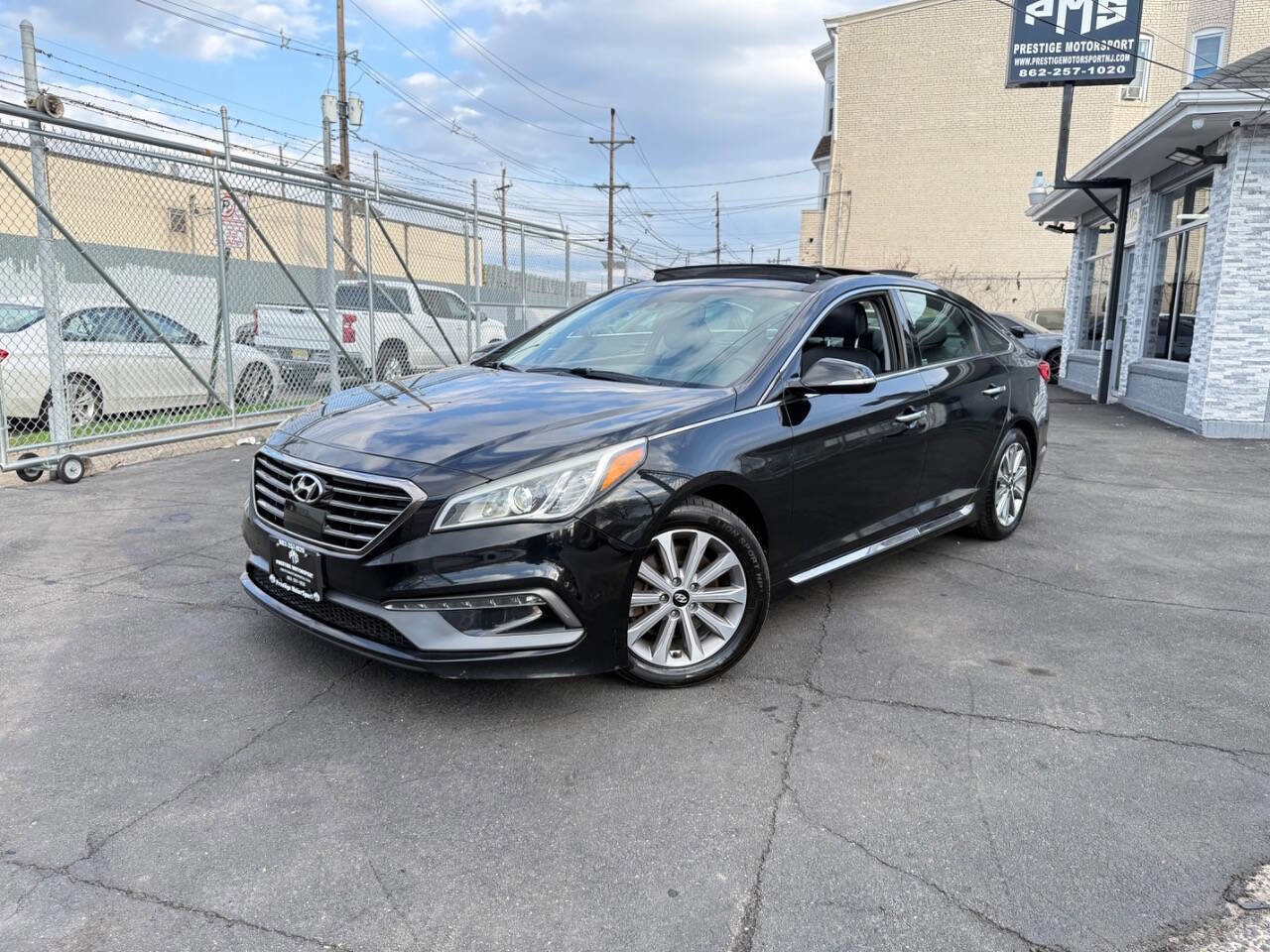 Used 2016 Hyundai Sonata Limited w/ Option Group 04 FWD image 1