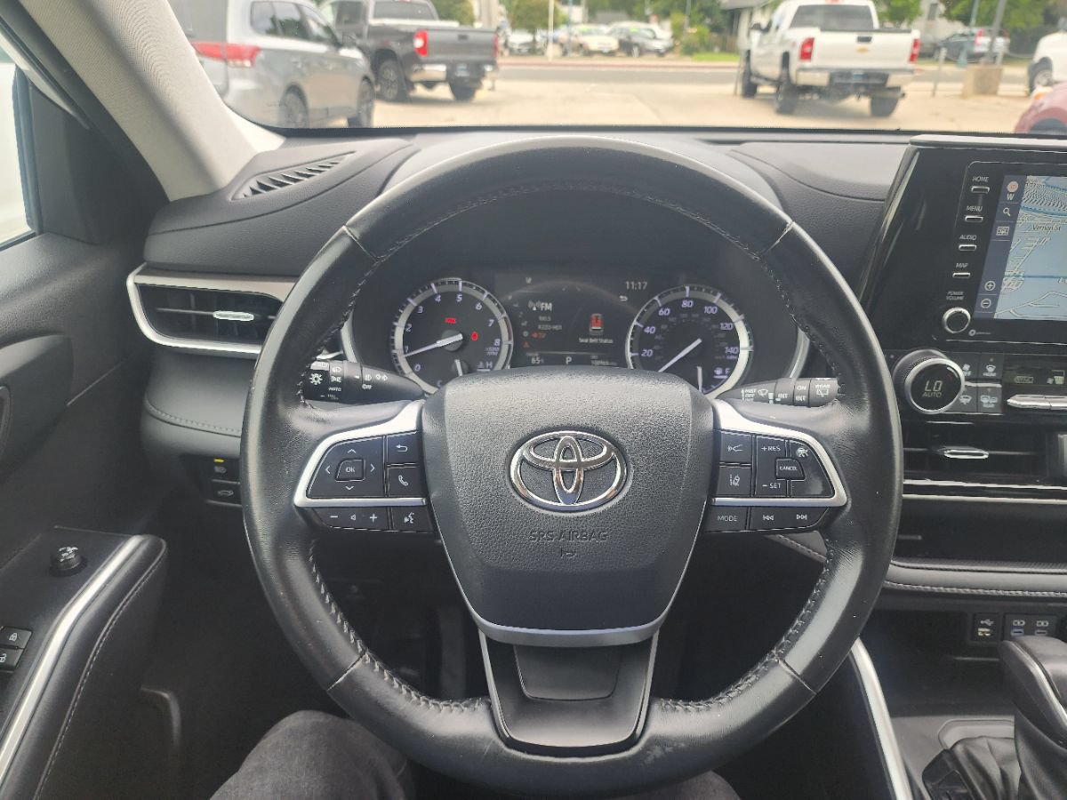 Used 2022 Toyota Highlander XLE FWD image 24