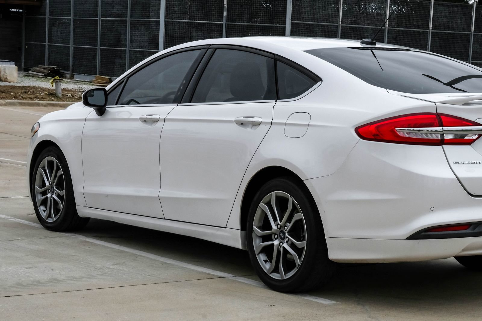 Used 2017 Ford Fusion SE w/ Equipment Group 201A FWD image 16