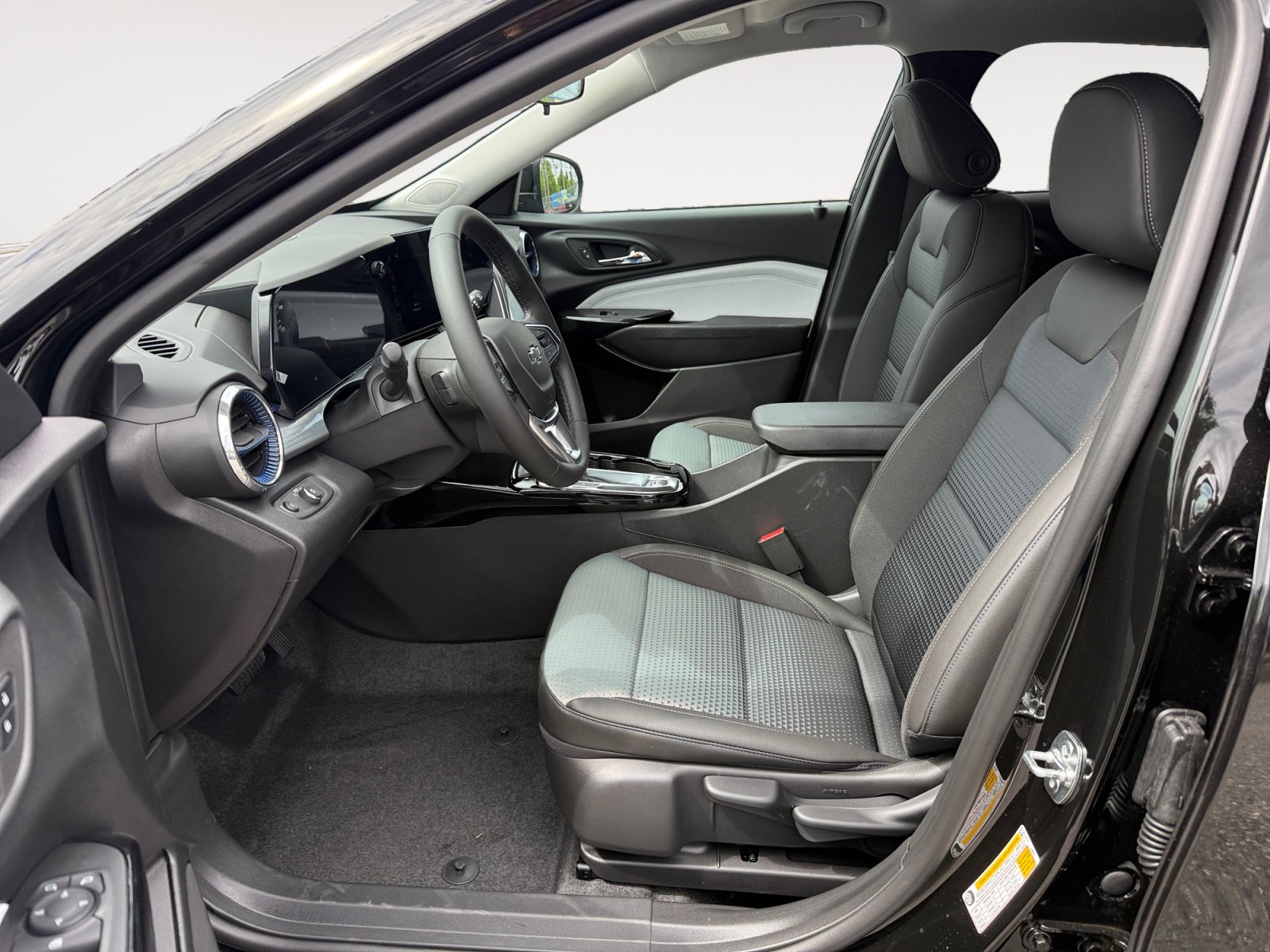 New 2026 Chevrolet Trax LT w/ Driver Confidence Package FWD image 10