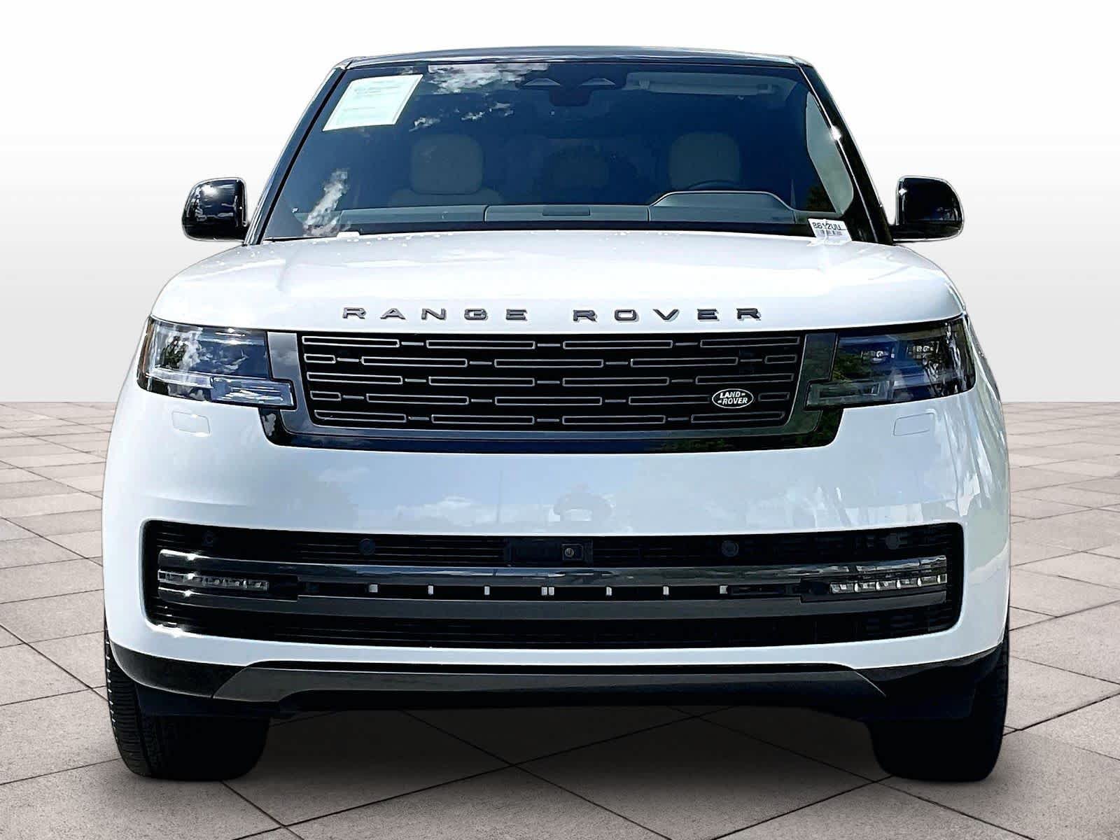Used 2025 Land Rover Range Rover SE AWD/4WD image 3