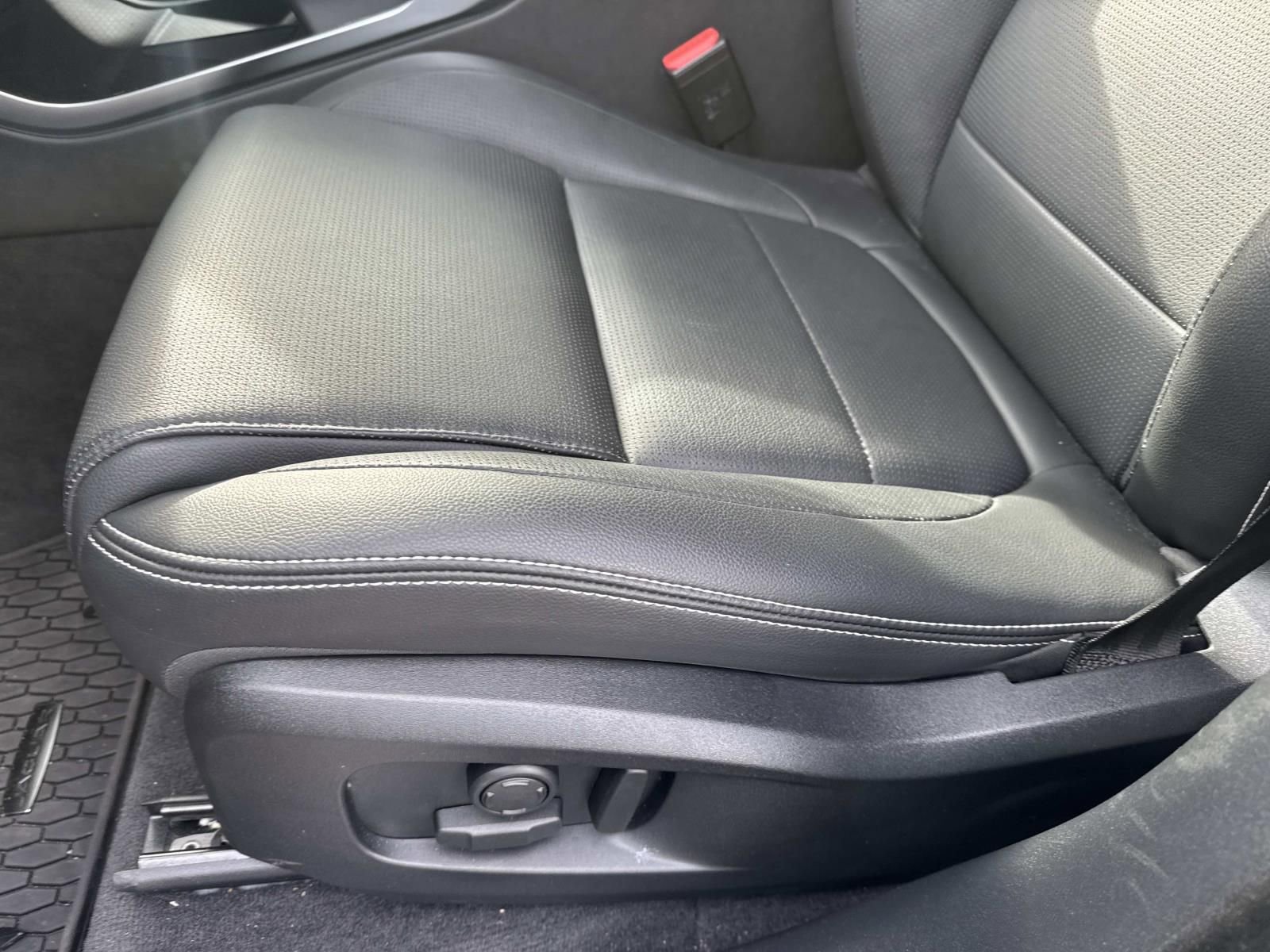 Used 2025 Jaguar F-PACE R-Dynamic S image 17