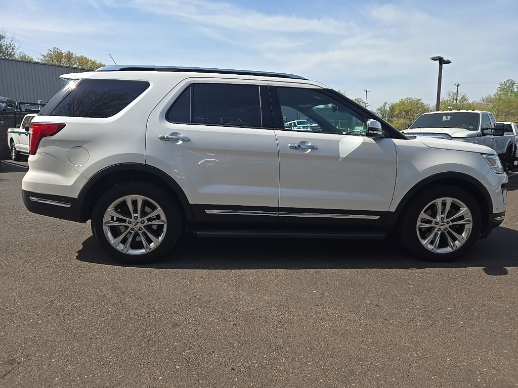 Used 2019 Ford Explorer Limited w/ Ford Safe & Smart Package image 9