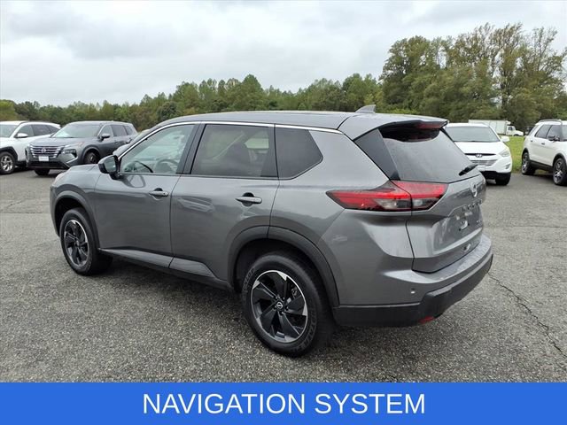 Used 2024 Nissan Rogue SV image 3