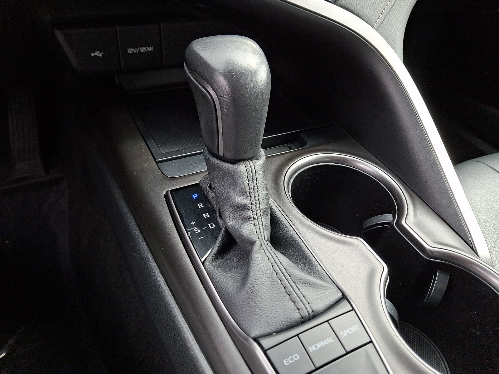 Used 2024 Toyota Camry SE image 14