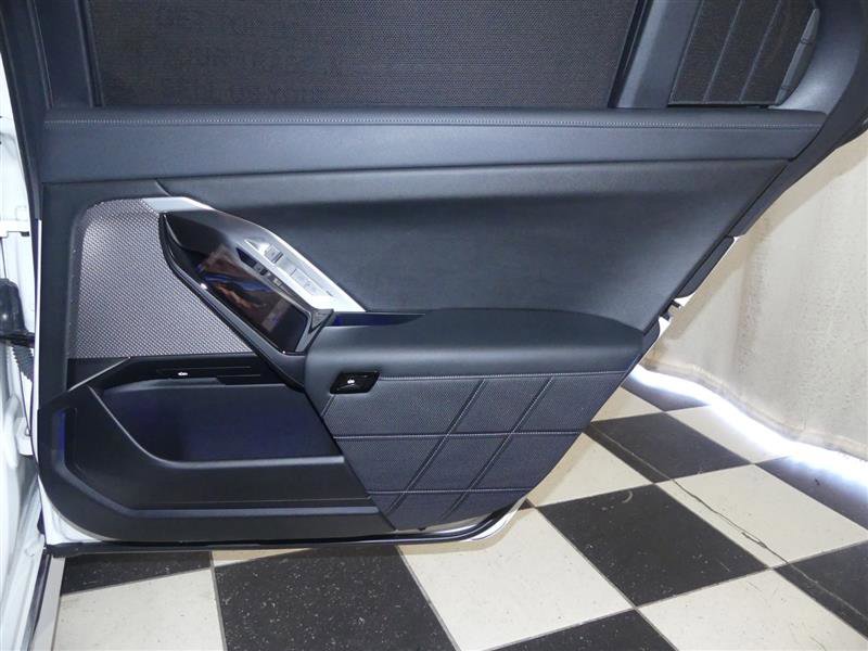 Used 2024 BMW i7 xDrive60 w/ Premium Package image 36