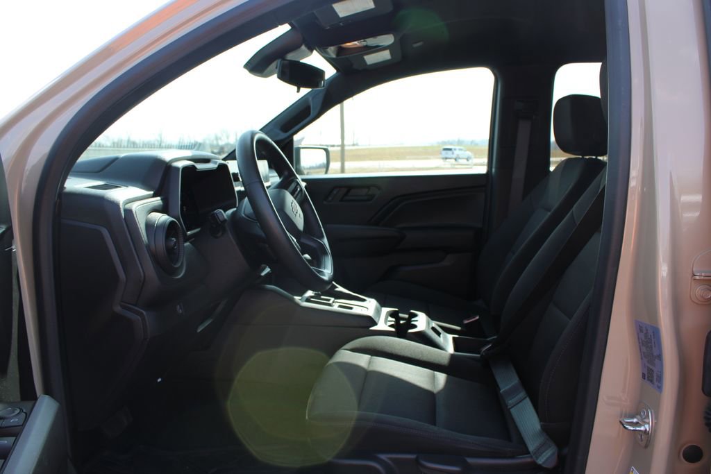 Used 2024 Chevrolet Colorado W/T image 21