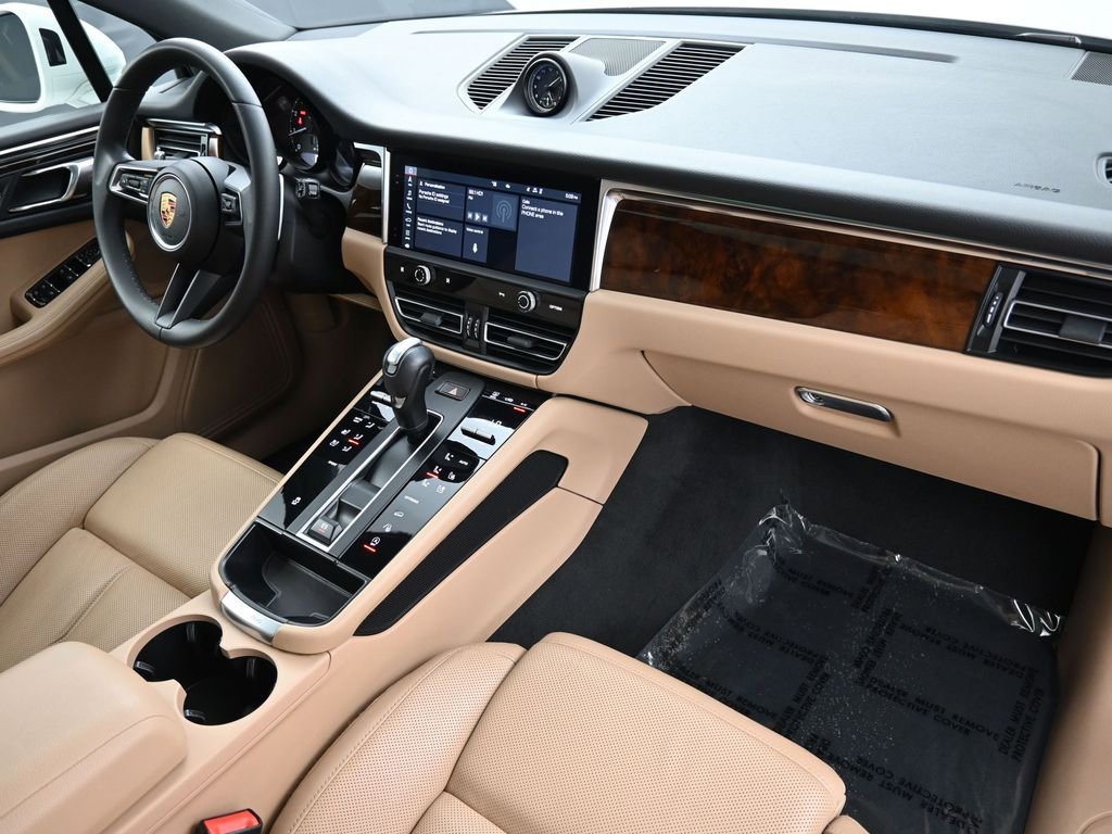 Certified 2023 Porsche Macan AWD/4WD image 30