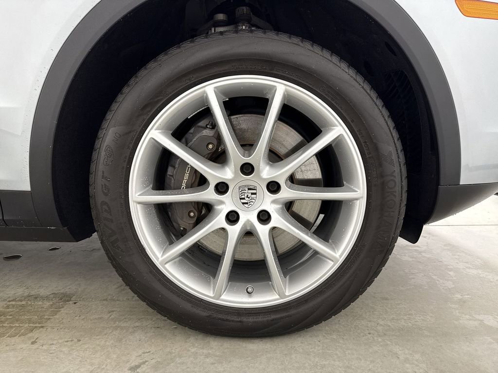 Certified 2023 Porsche Cayenne Platinum Edition image 15