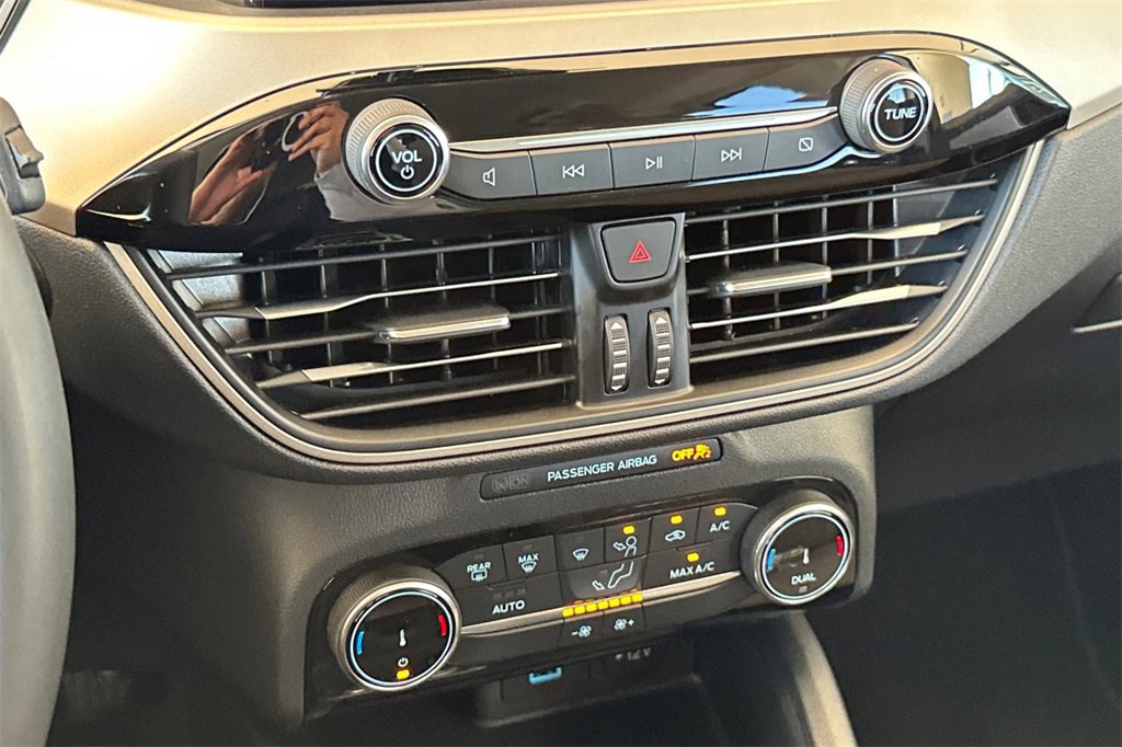 Used 2022 Ford Escape SE w/ SE Sport Appearance Package image 23