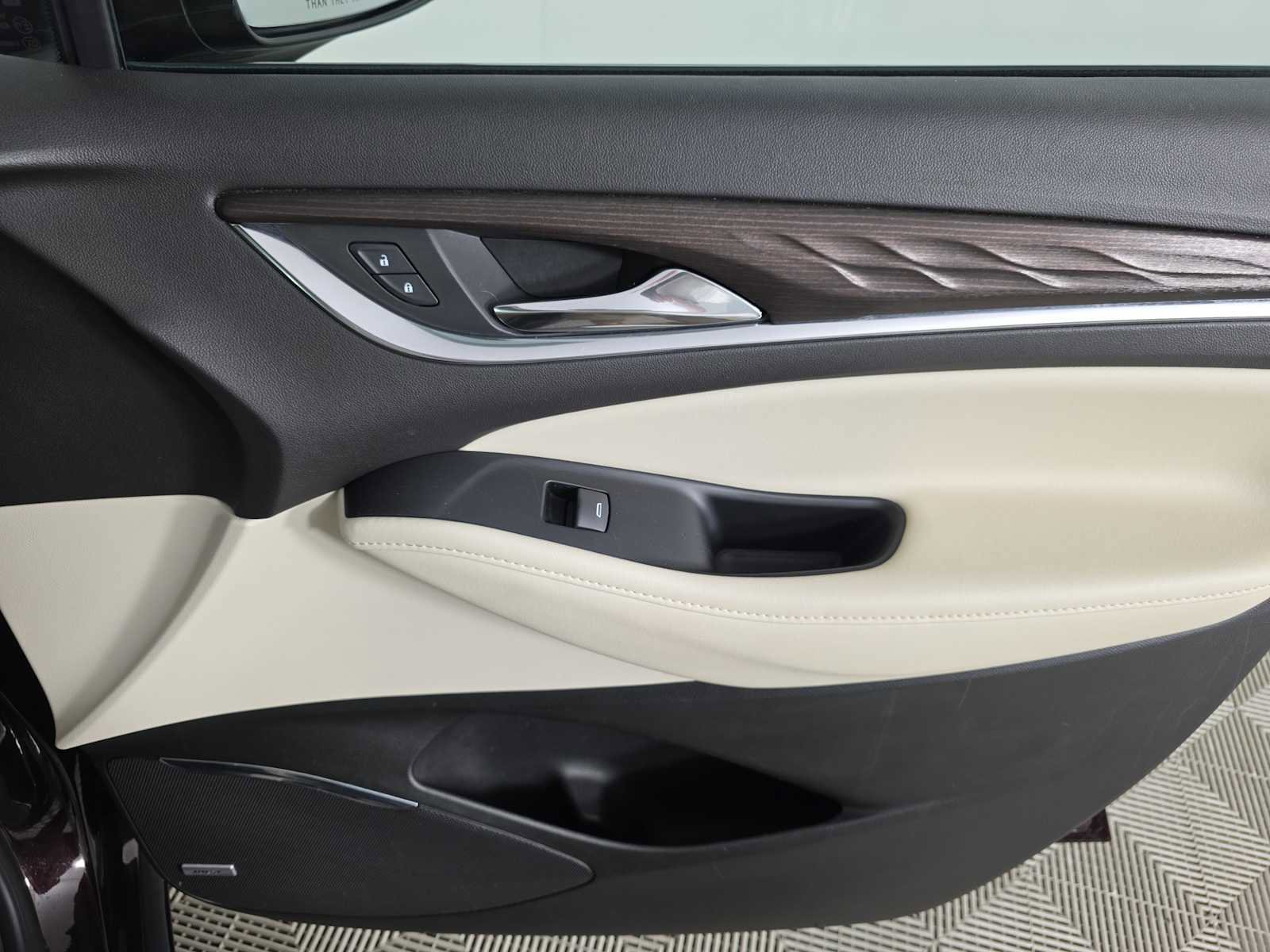 Used 2023 Buick Enclave Avenir w/ Avenir Technology Package image 39