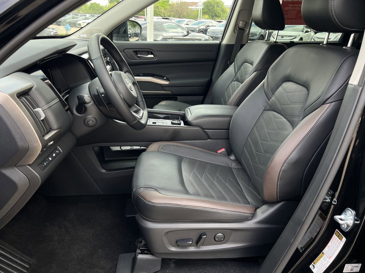 Certified 2025 Nissan Pathfinder Platinum w/ Cargo Package AWD/4WD image 22