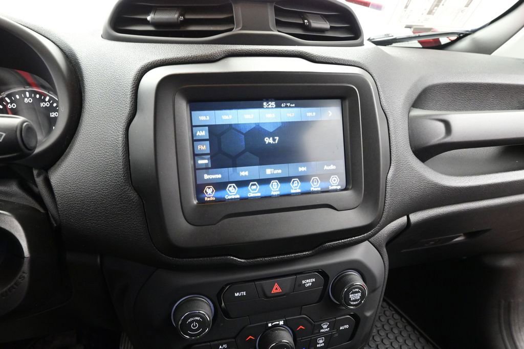 Used 2020 Jeep Renegade Latitude w/ Cold Weather Group AWD/4WD image 33