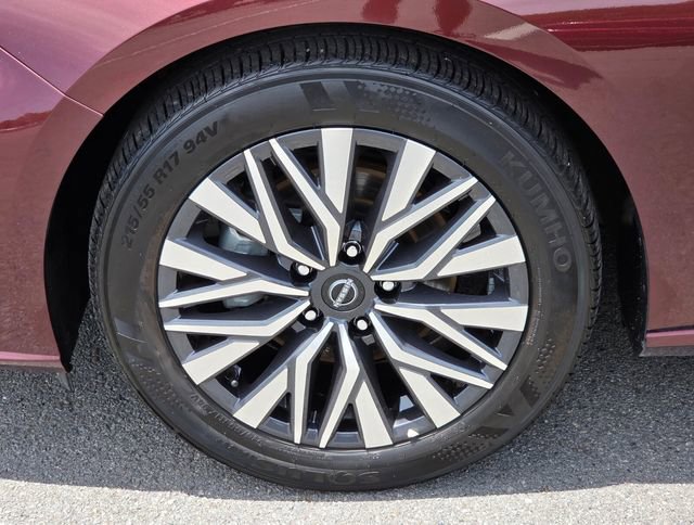 Used 2025 Nissan Altima 2.5 SV FWD image 19