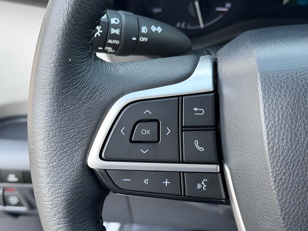 Used 2022 Toyota Sienna XLE w/ XLE Plus Package image 16