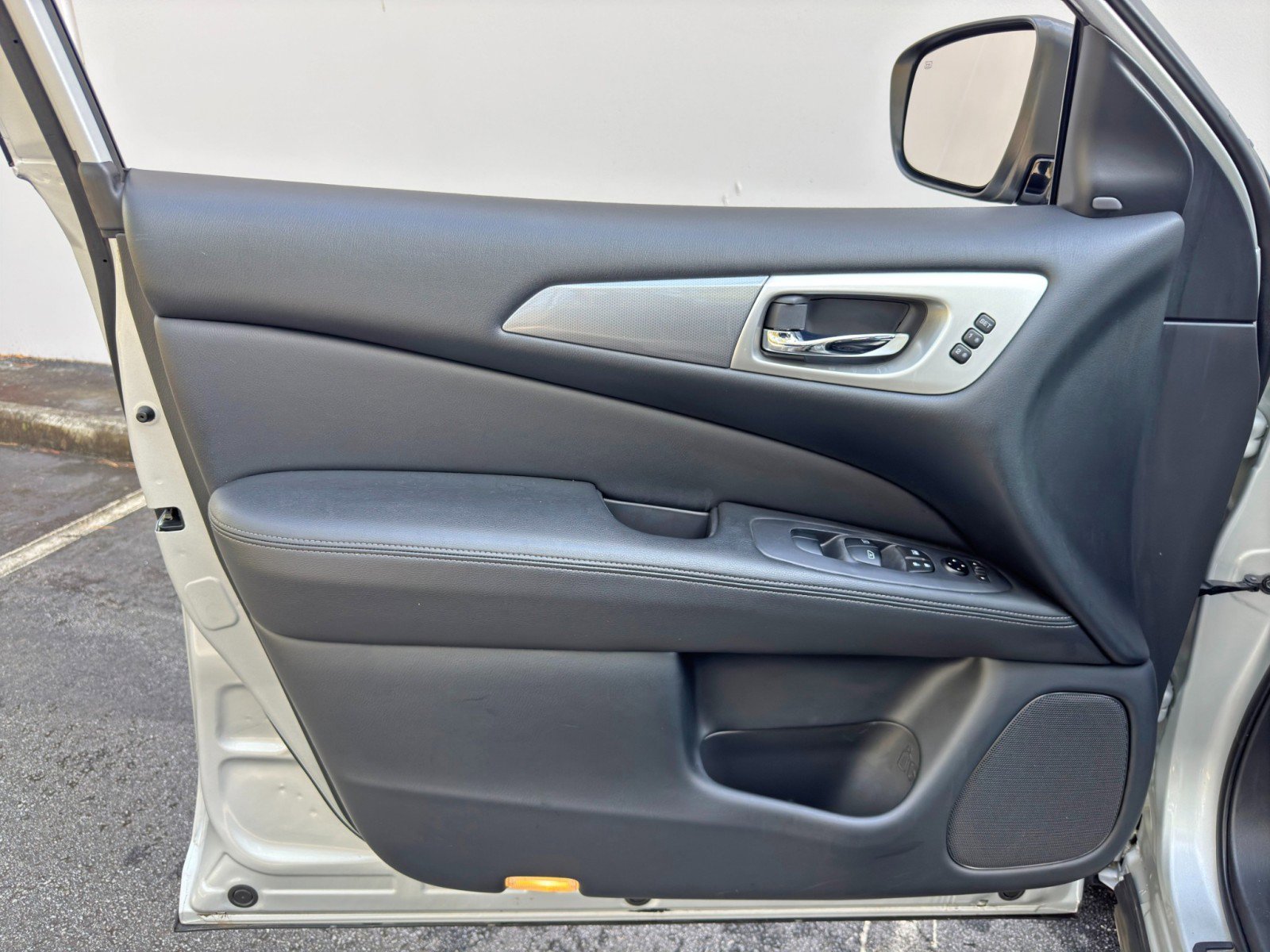 Used 2020 Nissan Pathfinder SL image 43
