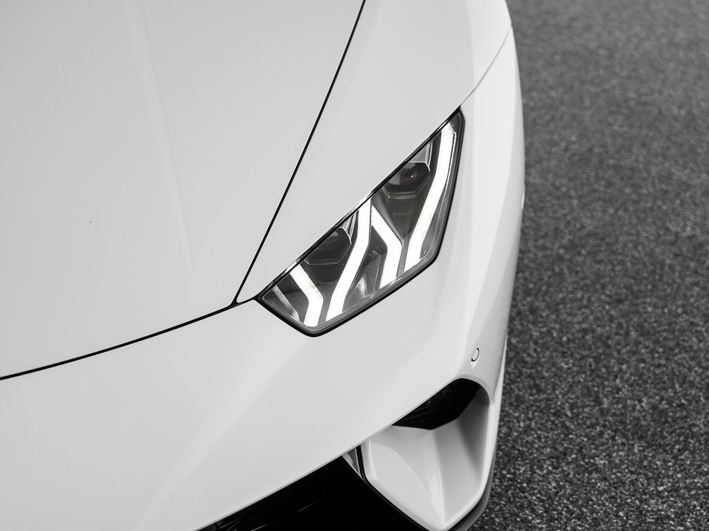 Used 2018 Lamborghini Huracan Performante AWD/4WD image 44