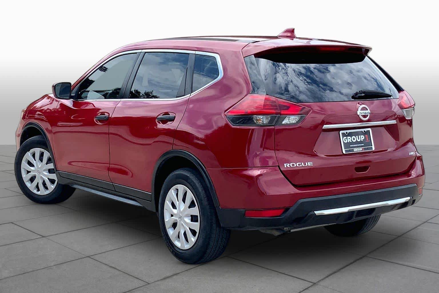 Used 2017 Nissan Rogue S AWD/4WD image 12