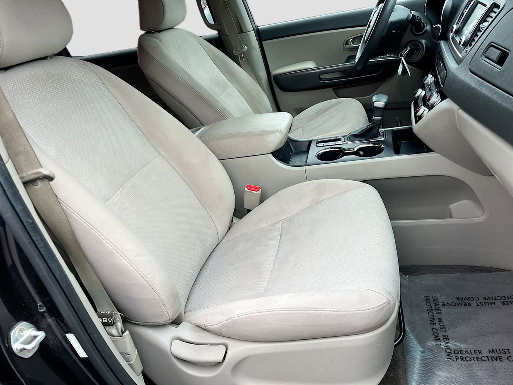 Used 2020 Kia Sedona LX image 28