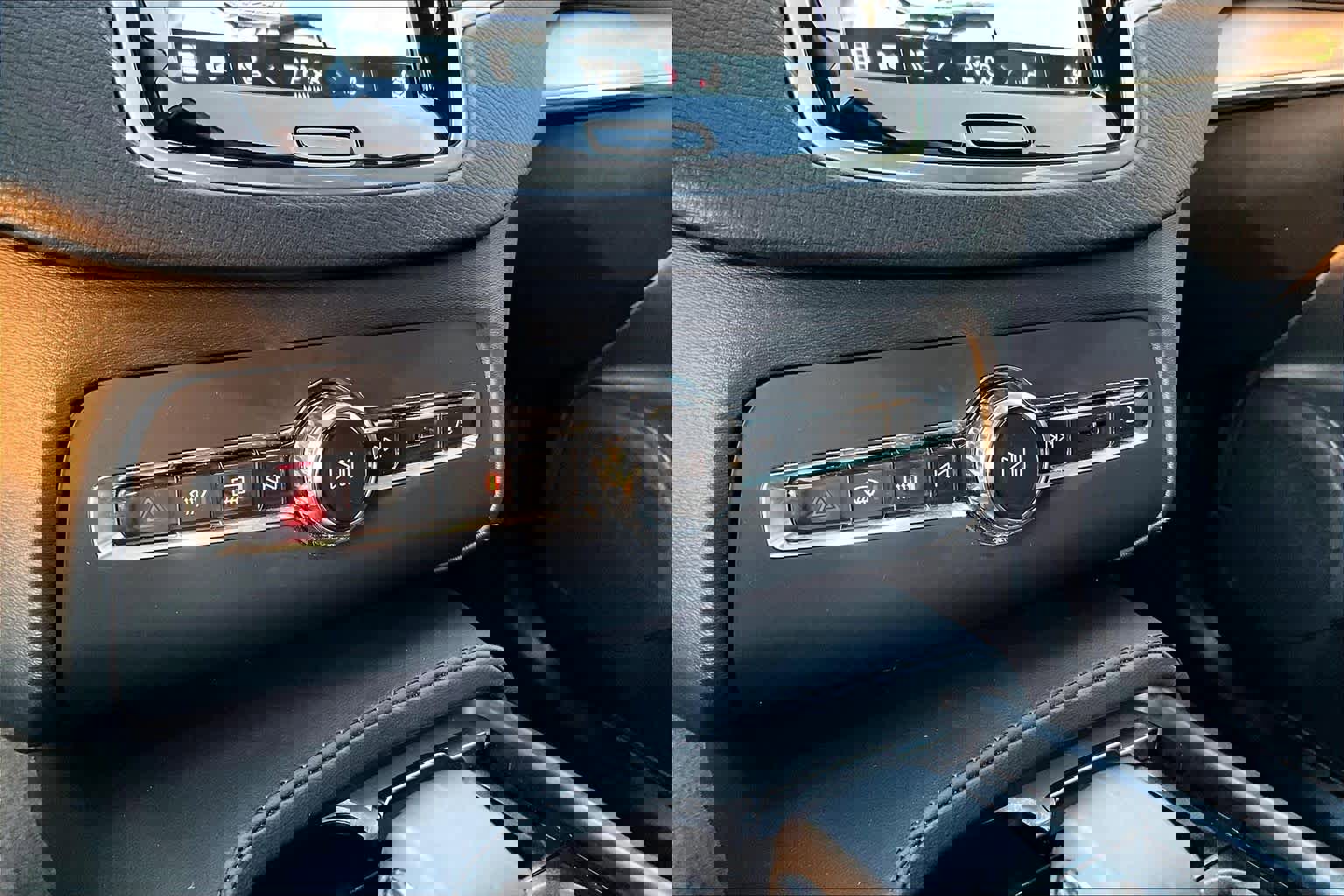 Used 2024 Volvo XC90 B5 Core w/ Protection Package Premier image 25