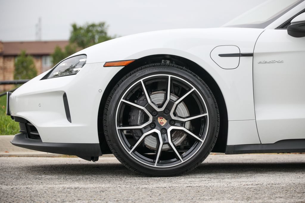 Certified 2026 Porsche Taycan AWD/4WD image 22