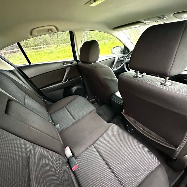 Used 2012 MAZDA MAZDA3 i Touring image 11