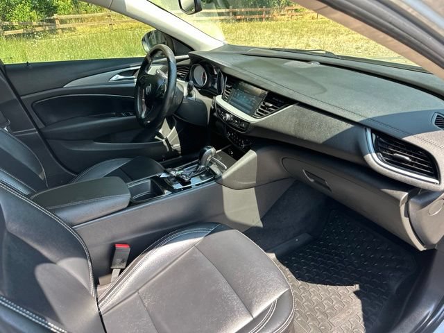 Used 2018 Buick Regal Preferred w/ Sights and Sounds Package AWD/4WD image 21