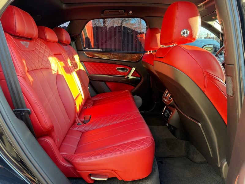 Used 2019 Bentley Bentayga AWD/4WD image 26
