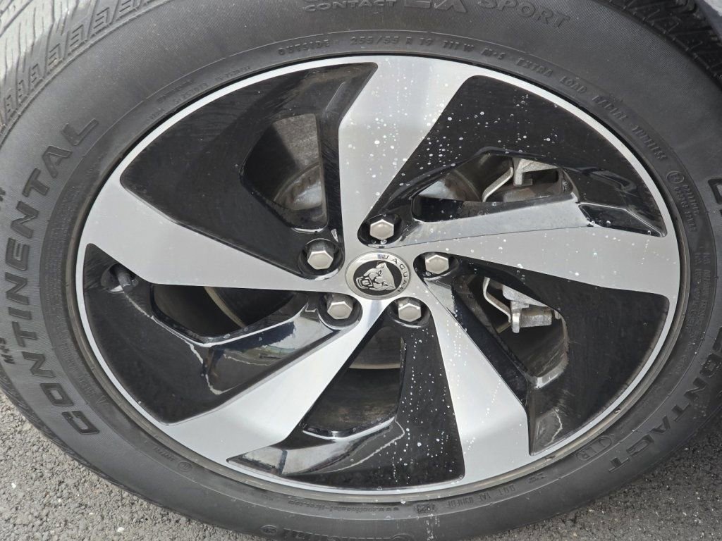 Used 2025 Jaguar F-PACE R-Dynamic S image 32