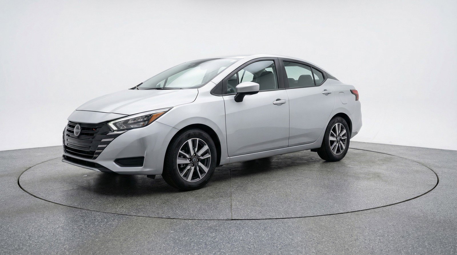 Used 2025 Nissan Versa SV image 3