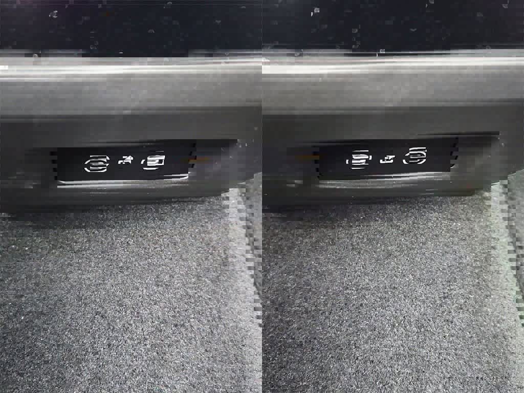 Certified 2025 Porsche Macan 4S Electric image 26