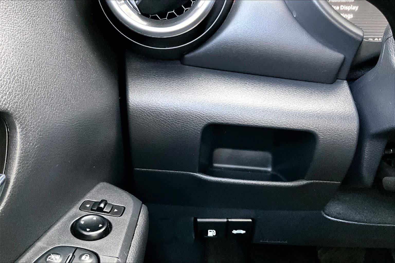 Used 2023 Nissan Kicks SR image 36
