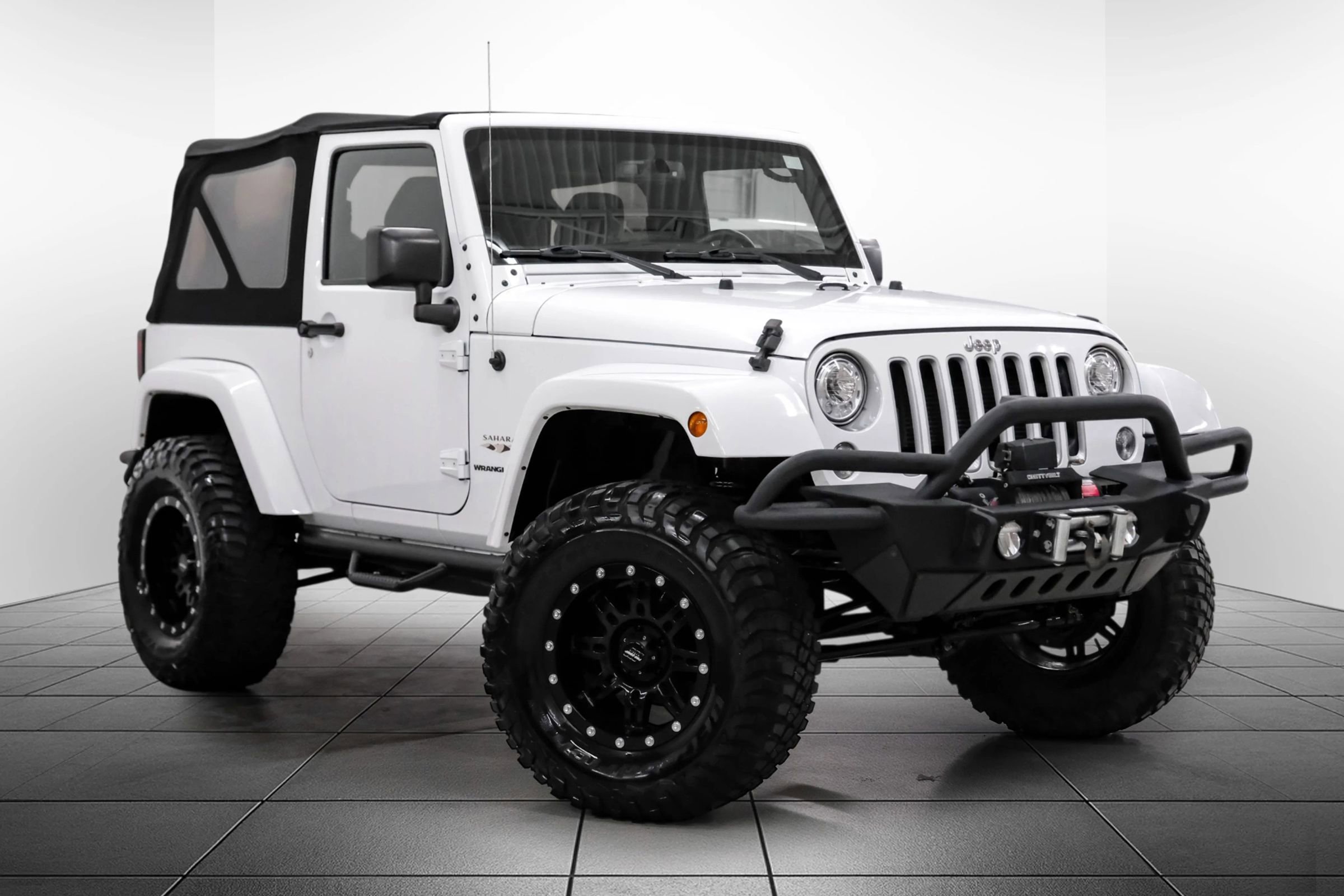 Used 2018 Jeep Wrangler Sahara w/ Connectivity Group AWD/4WD image 6