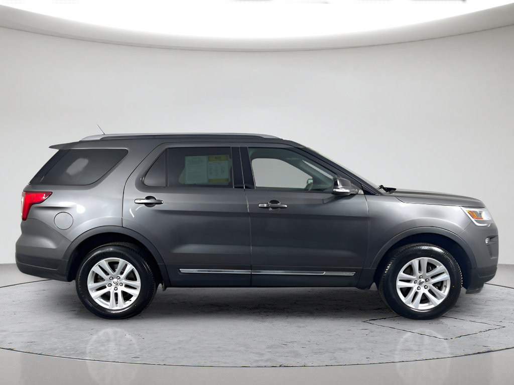 Used 2018 Ford Explorer XLT w/ Equipment Group 202A AWD/4WD image 4