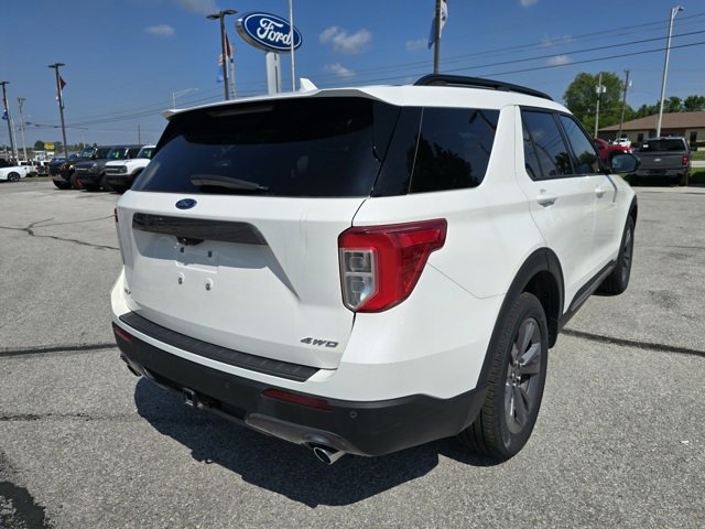 Used 2022 Ford Explorer XLT w/ Equipment Group 202A image 3