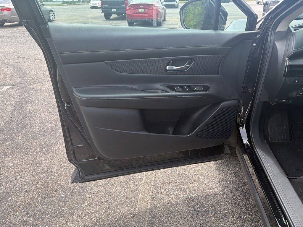 Used 2025 Nissan Murano SV AWD/4WD image 11