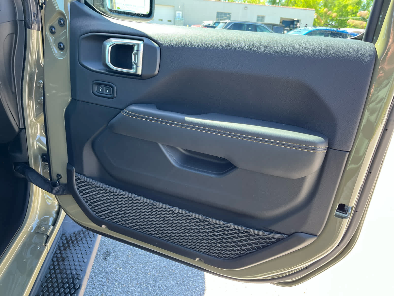New 2026 Jeep Wrangler Unlimited Sahara AWD/4WD image 36