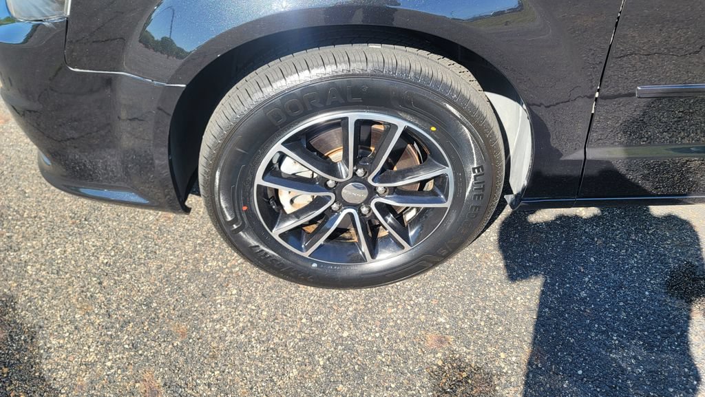 Used 2016 Dodge Grand Caravan SE FWD image 6