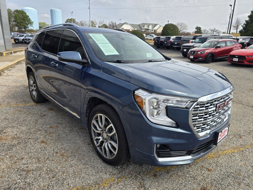 Used 2024 GMC Terrain Denali image 3