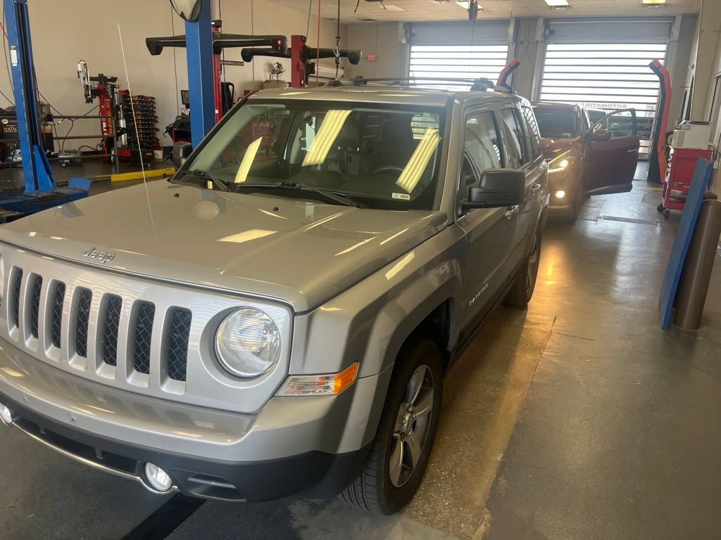 Used 2017 Jeep Patriot High Altitude AWD/4WD image 2