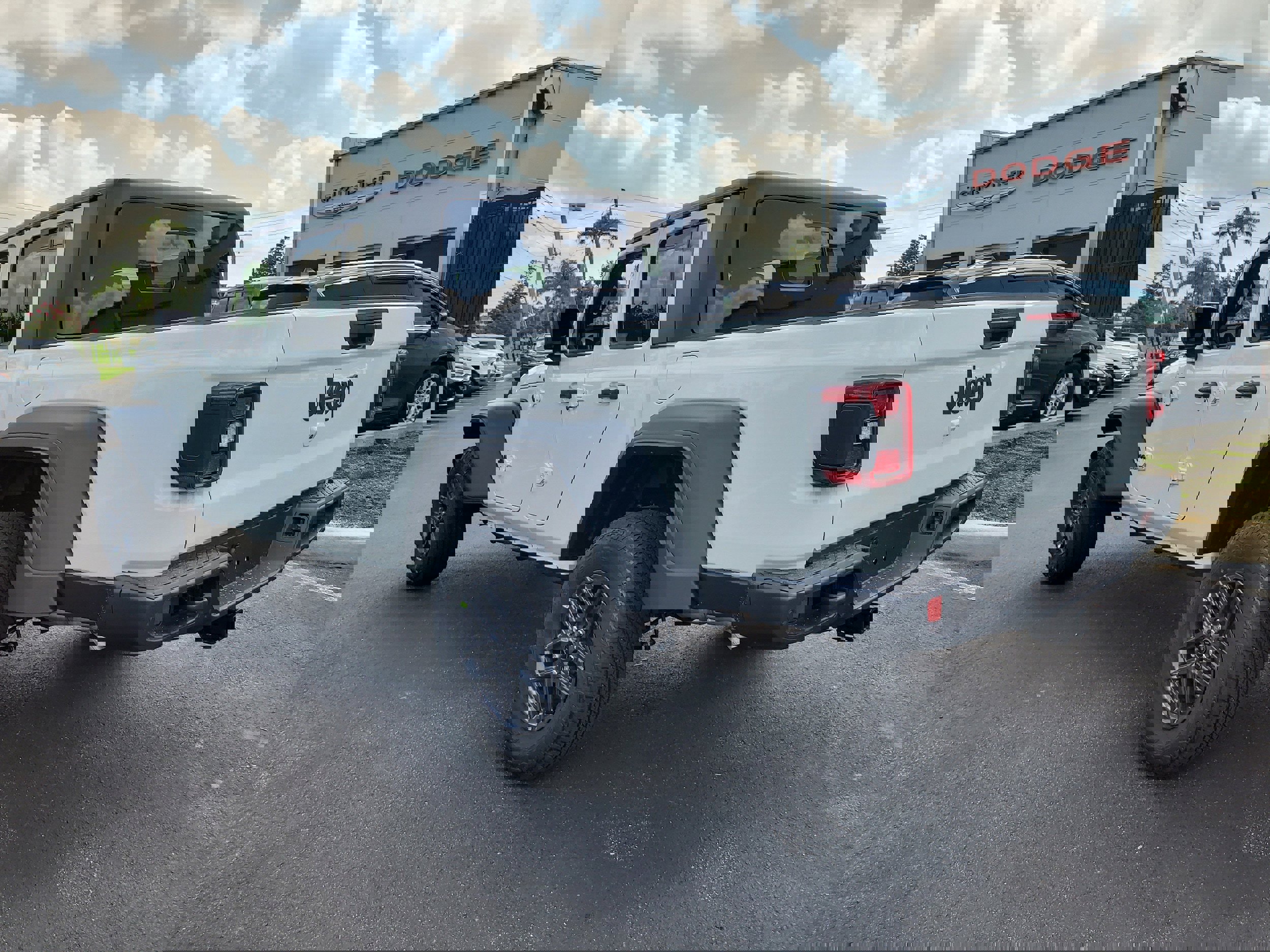 New 2025 Jeep Gladiator Sport image 8