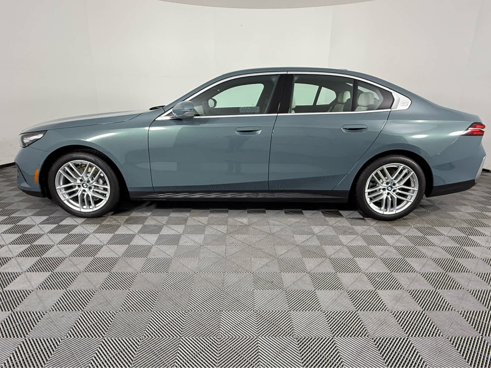 Certified 2025 BMW 530i xDrive 530i xDrive image 7