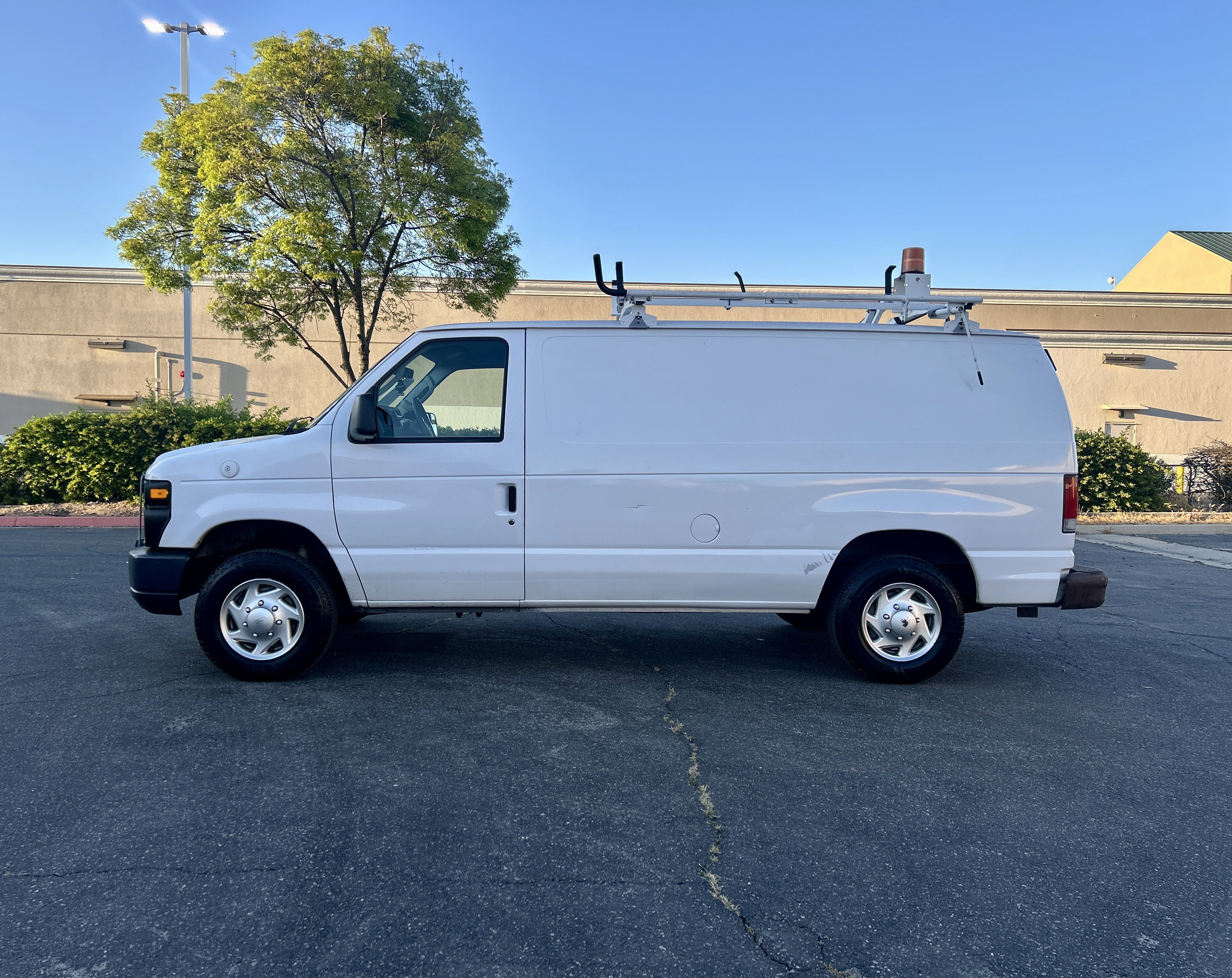 Used 2013 Ford E-150 and Econoline 150 RWD image 2