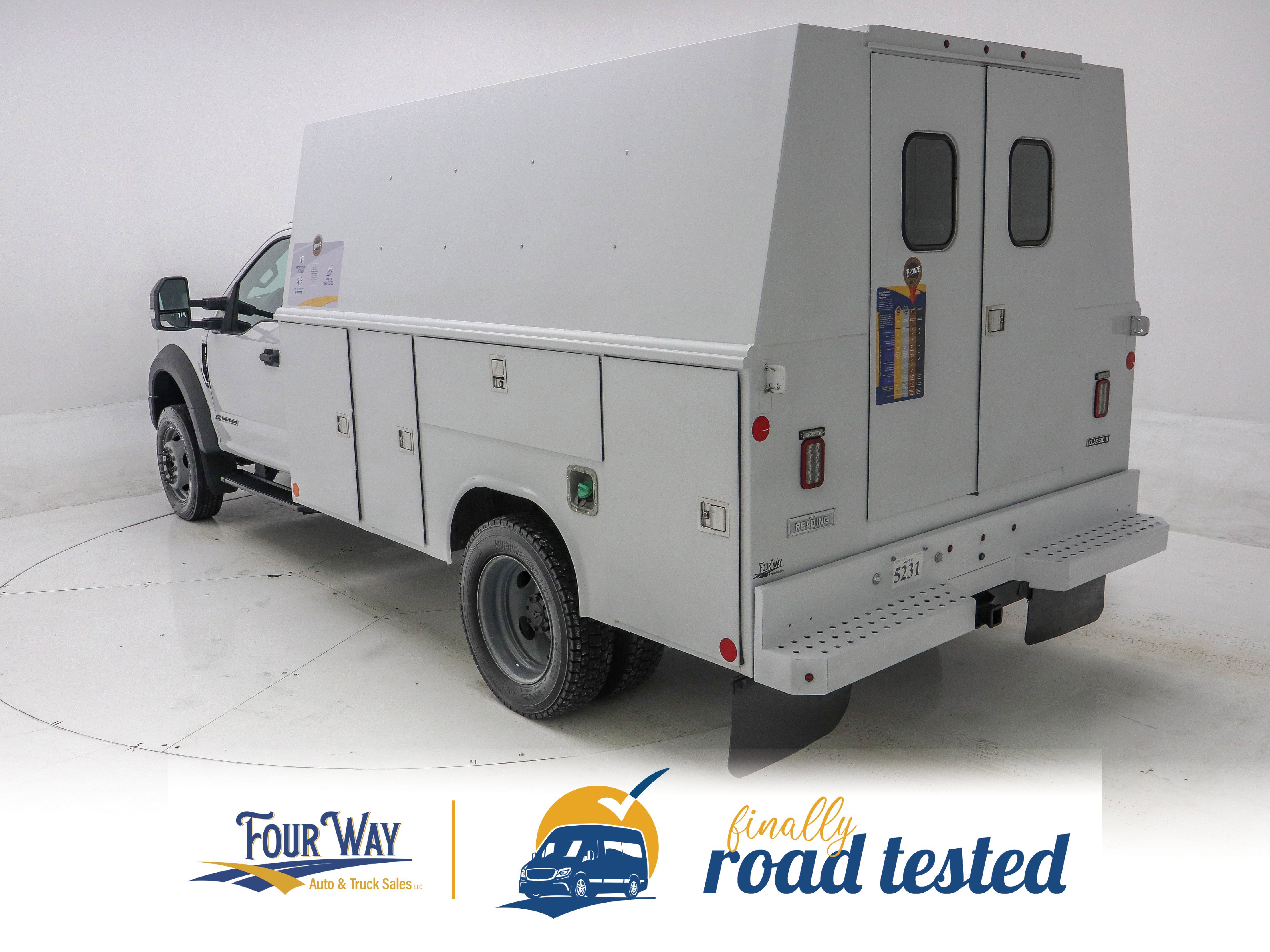 Used 2017 Ford F550 2WD Regular Cab Super Duty image 5