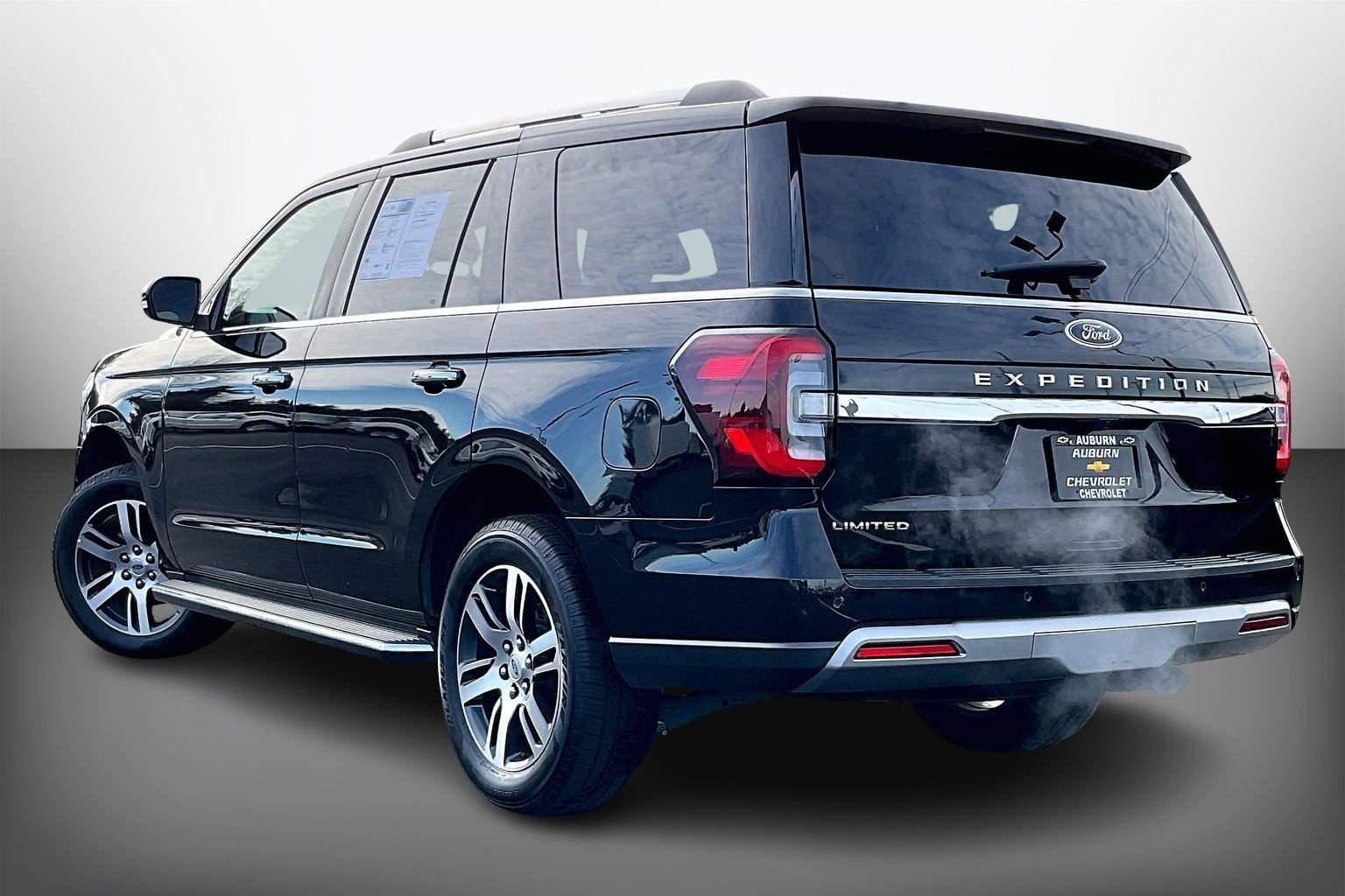 Used 2023 Ford Expedition Limited image 12