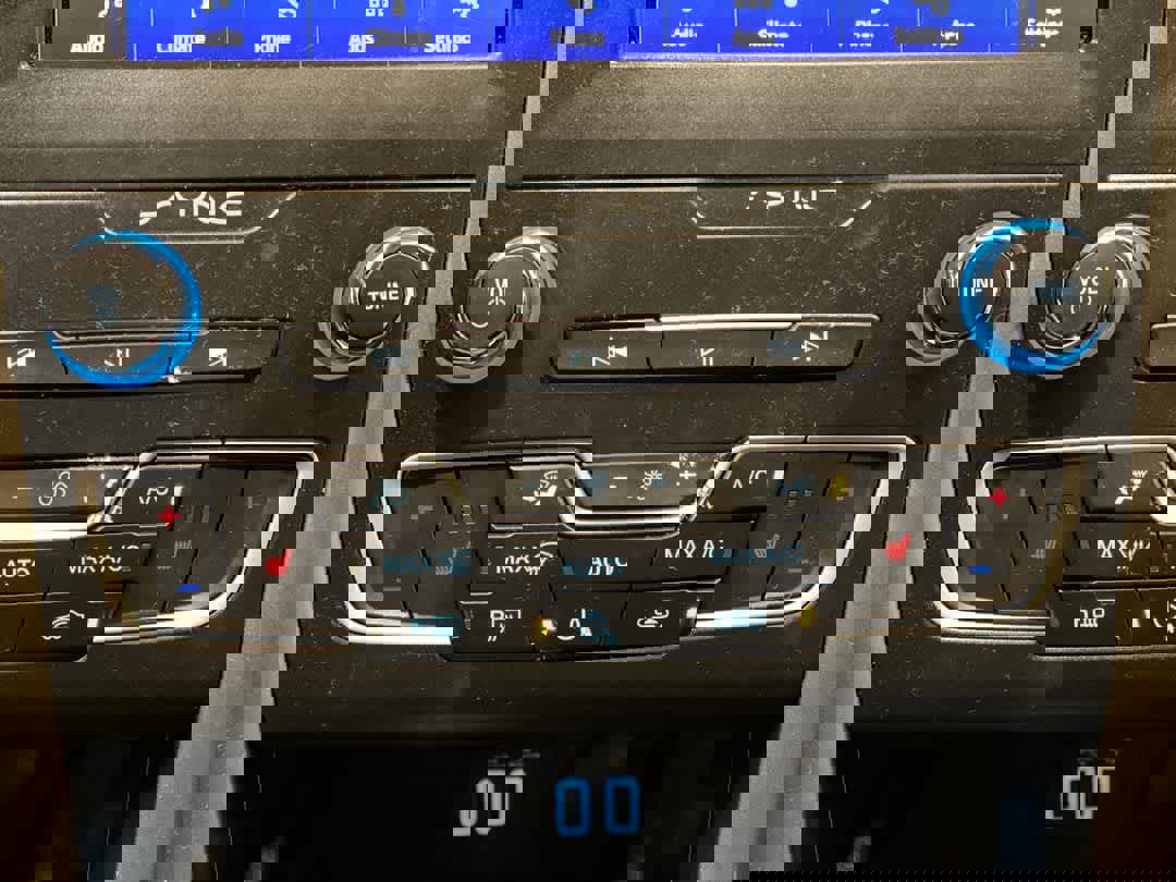 Used 2020 Ford Fusion SE image 21