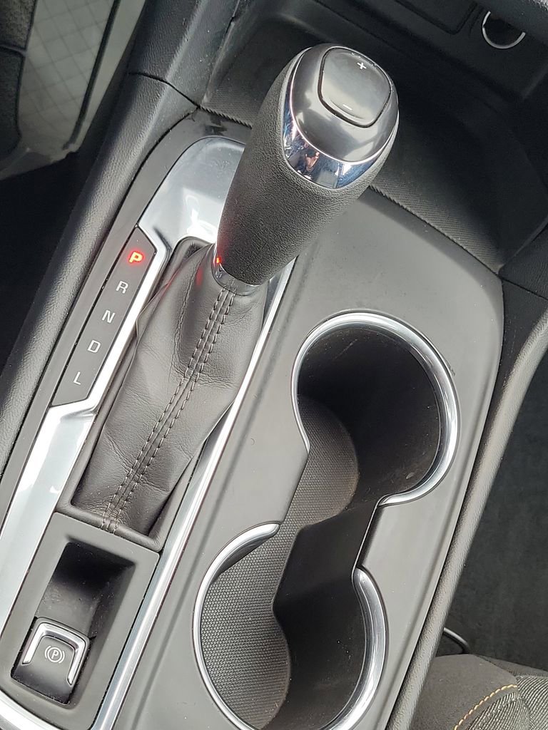 Used 2020 Chevrolet Equinox LT w/ Driver Convenience Package image 19